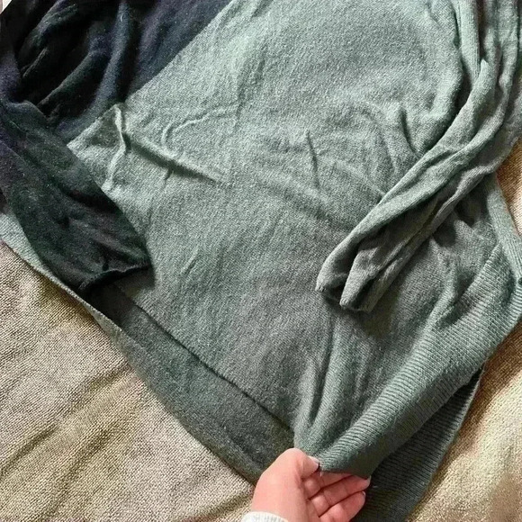 The Limited XS Green & Black Asymmetrical Loose Fit Sweater - Picture 7 of 7